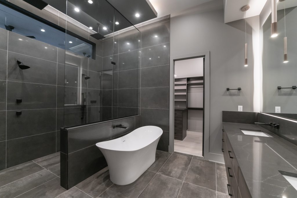 3812 A Harding - by Rainer Schuertzmann-77 bathroom with standing tub and shower