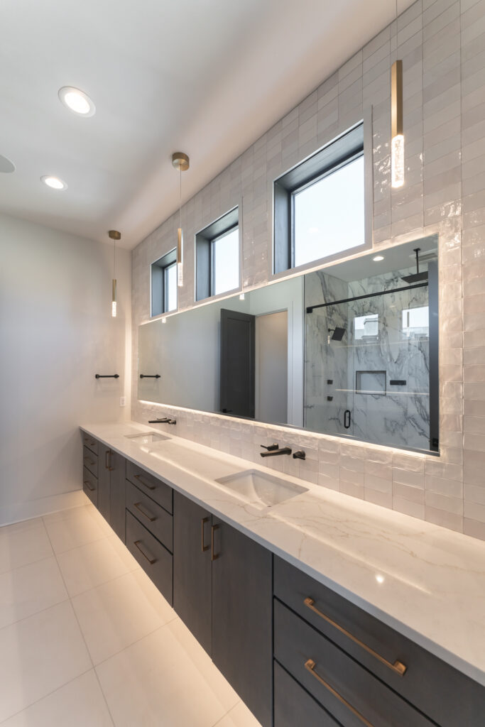 3122 A Belwood - by Rainer Schuertzmann-25 bathroom with large double sinks and a large mirror