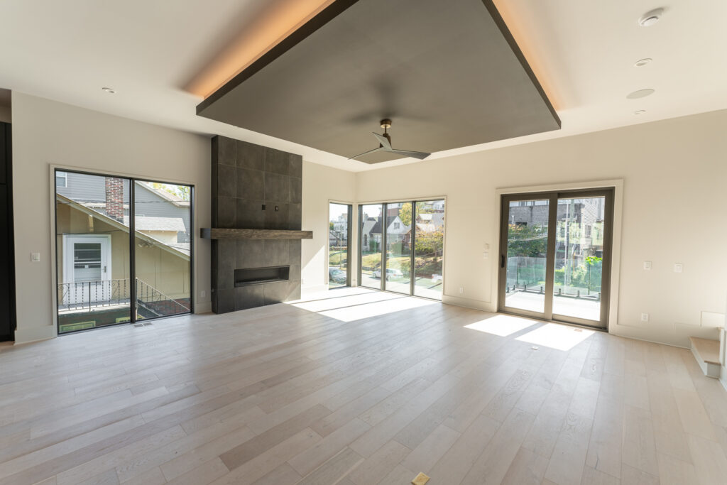 3122 A Belwood - by Rainer Schuertzmann-34 large bright living room with fireplace