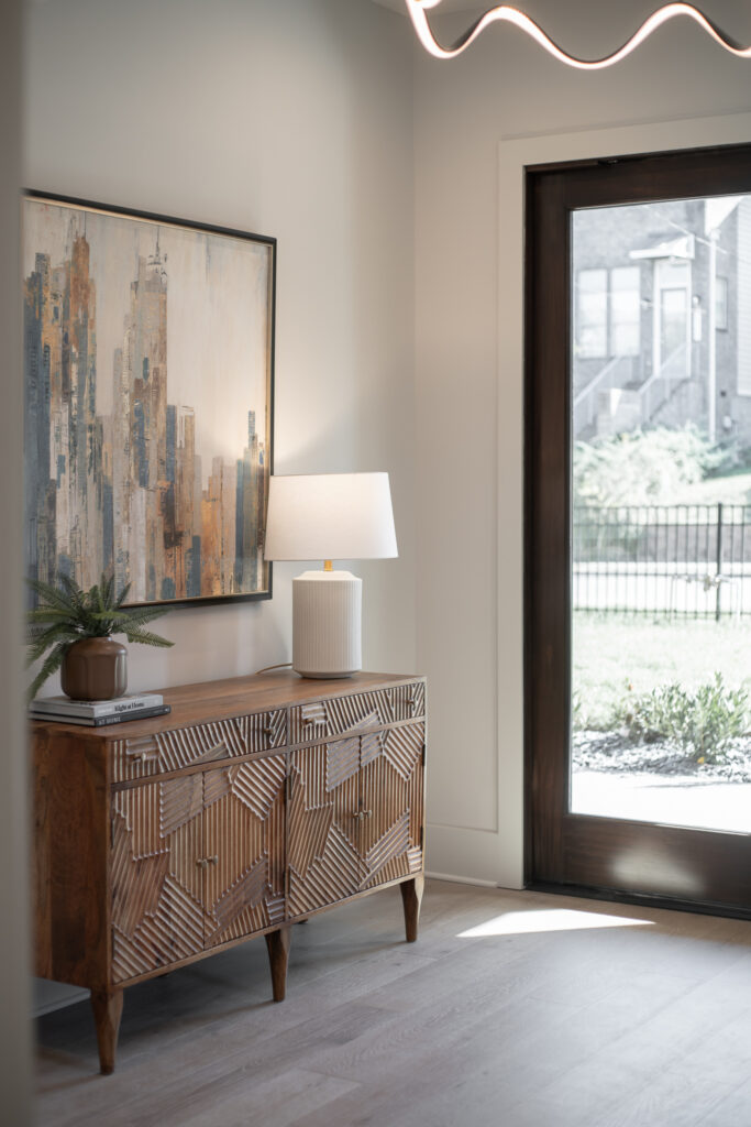 3122 B Belwood - by Rainer Schuertzmann-05 luxury entrrwat with wood side table and glass door